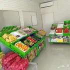 للبيع ارفرف محل خضار عدد 4 ارفف كل رف 6 سلات   ثلاجة باب