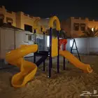 ألعاب حدائق ومراجيح واعمدة اناره وسلات نفايات وكراسي خشبيه