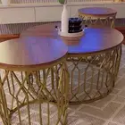 طاولة مع اثنين جانبيه استخدام بسيط