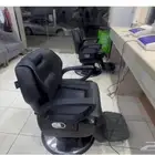 حلاق بكامل معداته للبيع