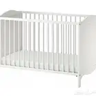 سرير اطفال ابيض ايكيا بحالة جيدة للبيع مع المرتبة