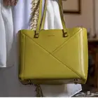 شنط ومستلزمات نسائيه