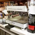 مكينة اسبريسو مختصة من شركة اسكاسوا مع دبل بويلر
