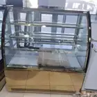 ثلاجة عرض حلويات