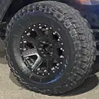 البيع مستعجل كفرات وجنوط رانجلر حجري مقاس 17 16 جنوط الوكاله