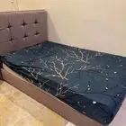 سرير مع المرتبة