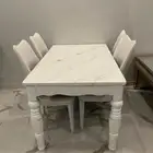 طاولة طعام