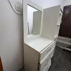 ادراج وأرفف مع مرايه وسله موسى