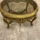 طاولة خشب ذهبي