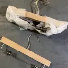 علاقات او شماعات ملابس خشبيه عروض