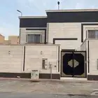 للبيع فله 900م بناء شخصي درج صاله و 4 شقق بحي طويق
