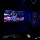 شاشه قيمنج ايسر 100hz فيها سماعه موجود الضمان