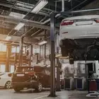 مركز خدمات سيارات كامل متكمل بموقع مميز