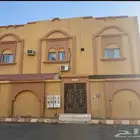 للبيع عماره بالدخل 2 وثلاث شقق وملحق