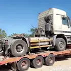 راس تريله جفالي 2003 للبيع مخبطه ومحمله ع لوبد بكامل اغراضها