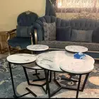 طاولتين تدخل في بعض و اربعه خدمة مستعمله
