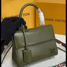 شنط لويس فيتون لاول مره تتوفر