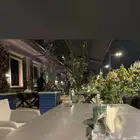 مطعم وكفي ولاونج مؤثثة بالكامل مساحة 1035م للتقبيل او الايج