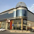 يوجد سيارات