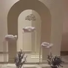 للبيع لوحتين خشب   3 طاولات شفافه
