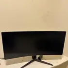 شاشة قيمنق منحنية