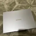 لابتوب يجي معه شاحن وشنطه