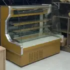 للبيع ثلاجة حلويات و ارفف خشبية
