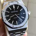ساعة ادمر بياجيه نظيفه ضد الماء عليها ستيكر حمايه