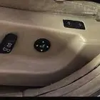 محتاج مقاعد اماميه وخلفيه او مقعد سائق لبي ام دبليو 740