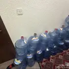 10 قوارير موية منها