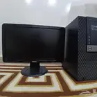 كمبيوتر مكتبي مع شاشة