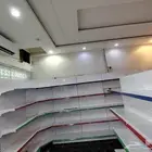 رفوف سوبر ماركت ومستودعات