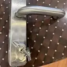 مسكة باب طوارئ