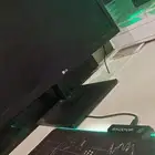 شاشة كبيوتر وكذلك شاشة كاميرات مراقبة