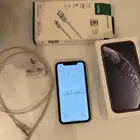 آيفون XR أستعمال نظيف مع أغراضه