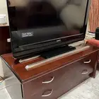 شاشة وطاولة للبيع