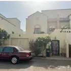 للبيع فيلا في حي الرياض بجده العمر 9 سنوات