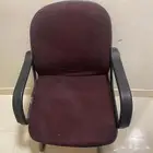 كرسي للبيع نظيف وخالي من العيوب