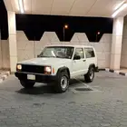للبيع جيب شيروكي باب واحد قير عادي موديل 2000