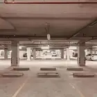 مواقف سيارات للإيجار