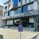 معرض ( 3 فتحات ) للايجار بحي الحمدانية بجدة شارع 32 م نافذ