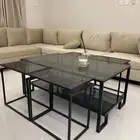 طاوله مع اربعه خدمات جديده لم يتم الاستعمال الا مرا واحده