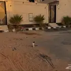 للبيع دورين ارضيات معزولات واربع شقق علويه