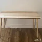 طاولة خشب كبيرة