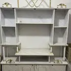 مكتبة تلفزيون قديمة