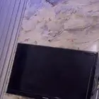 شاشة . سامسونج سعرها 200. الوطاولات جديده سعرها 300