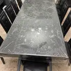 طاولة طعام كبيره 12 كرسي خليه من اي عيوب او كسور