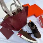 طقم نسائي