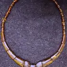 عقود وفصوص بها حشرات محنطه نادره
