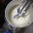 للبيع لبن ماعز معقم . وسمن